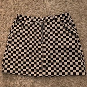 UNIF APEX CHECKERED SKIRT! PERFECT CONDITION!